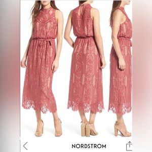 Wayf- portrait lace midi dress